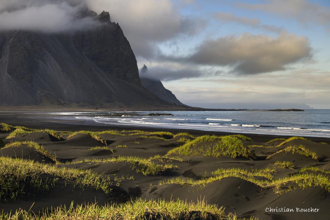 6278 - La montagne de Vestrahorn et la plage de Stokksnes
